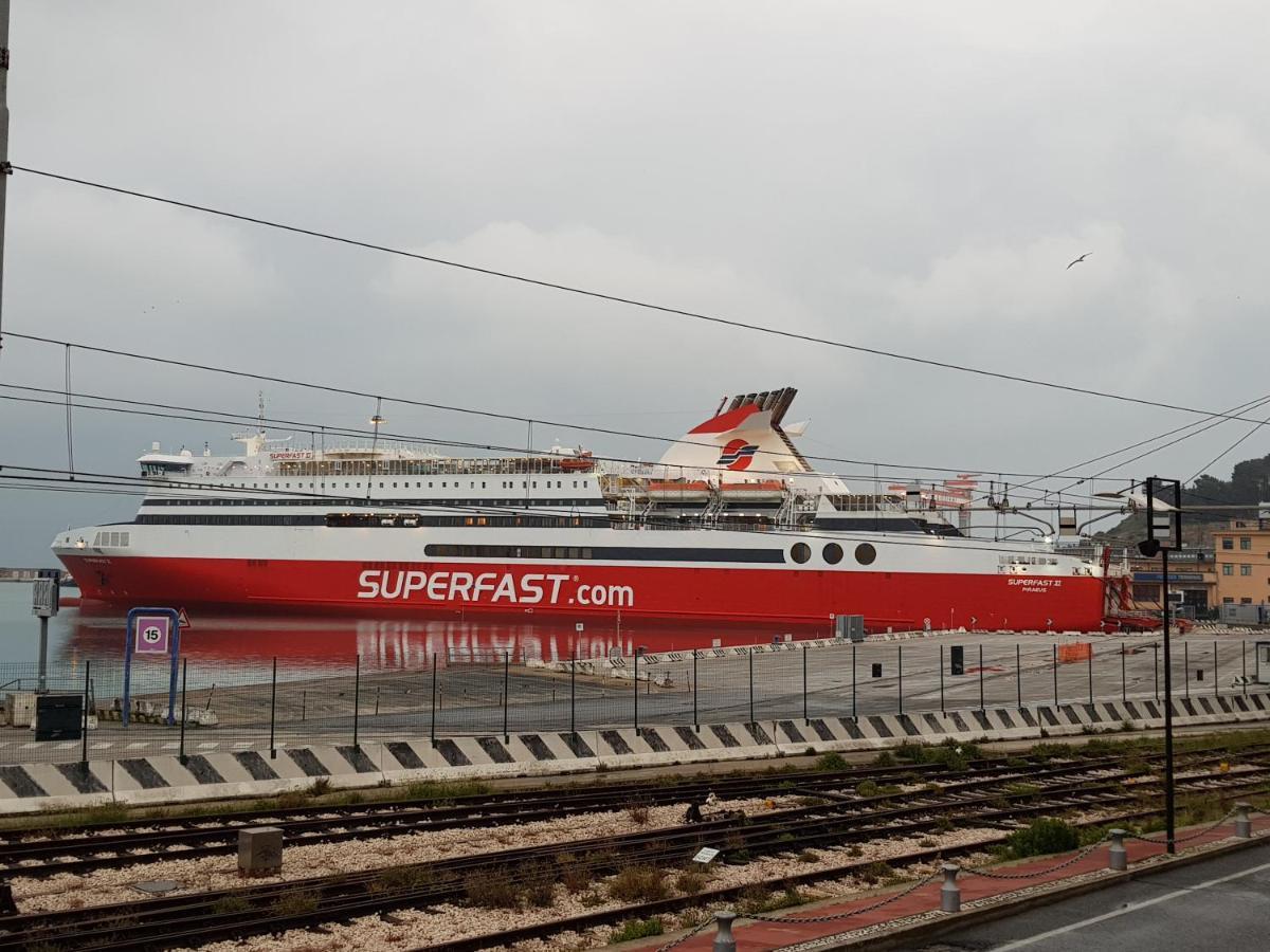 B&B Superfast アンコーナ エクステリア 写真